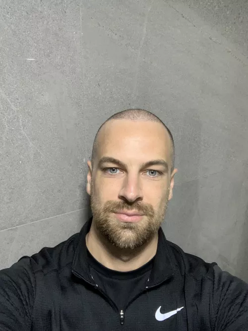 Need to shave 🧔‍♀️ by irishguyshaved