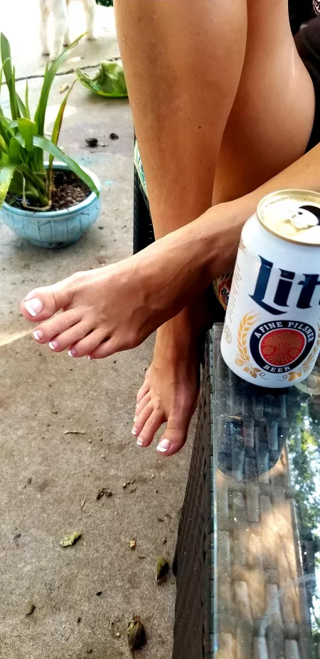 Needing a slave to suck my toes! by fionas_sexy_feet