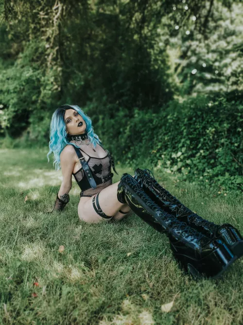 needing assistance from a kinky goth slut? I'm here daddy😜 !ink below, let's have a good time. by alyssamarielowe