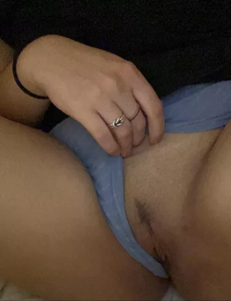 needing some kisses [f] by Pogchamppuss