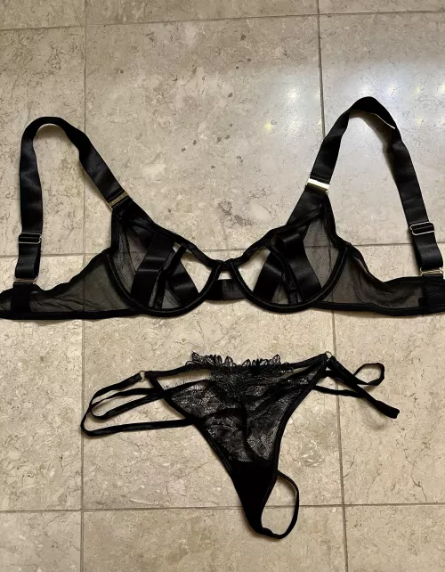 Neighbor got a new set since last time I was able to look through her stuff. She’s always got the best stuff to play with. by squarepies1