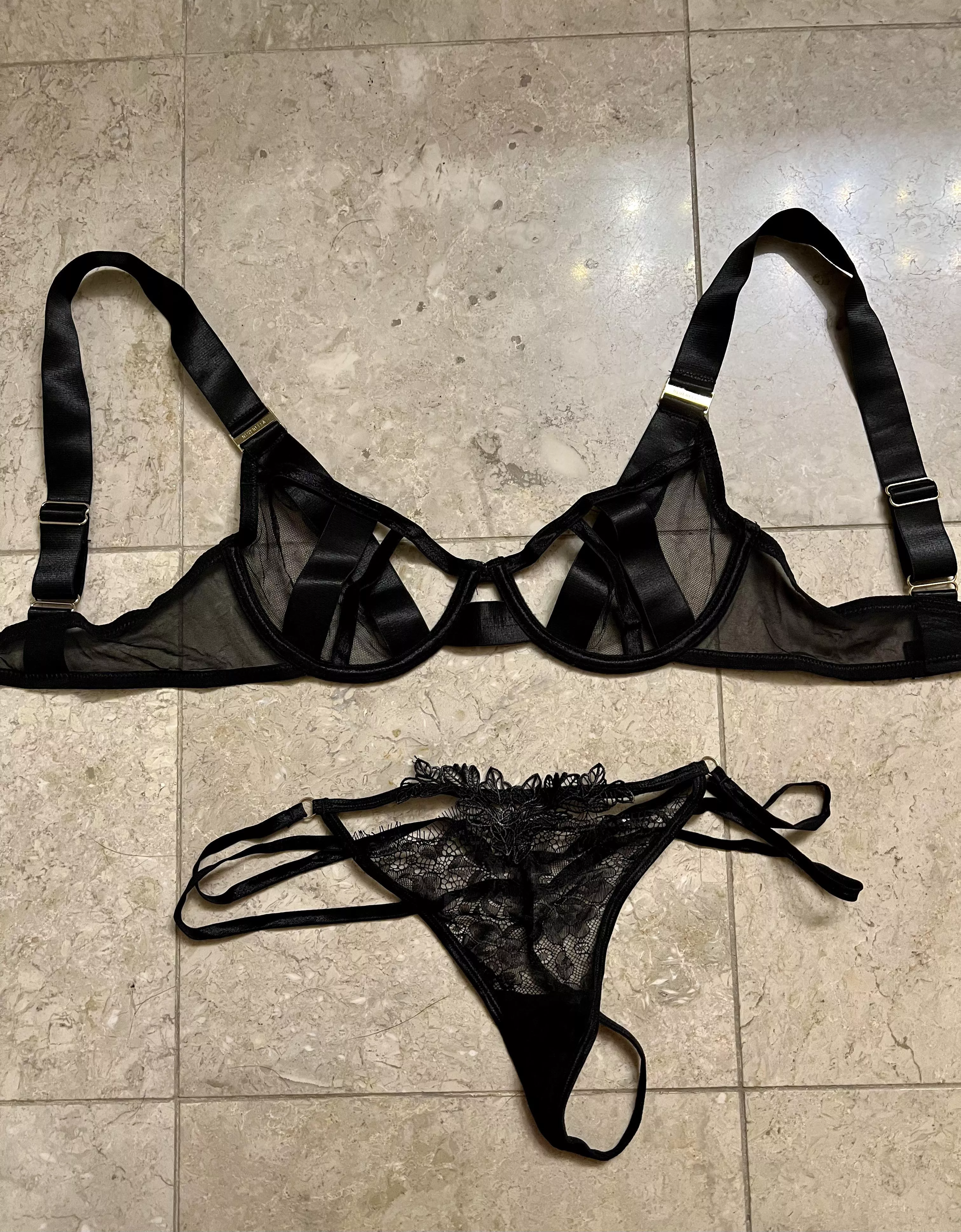 Neighbor got a new set since last time I was able to look through her stuff. She’s always got the best stuff to play with. posted by squarepies1