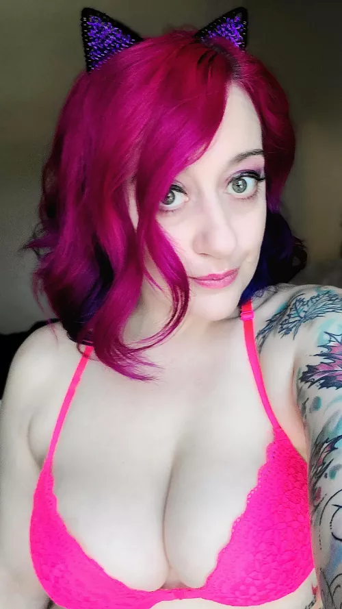 Neon kitty 😸 by axes_and_asses