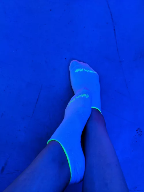 Neon sock love ;) by iwantaria
