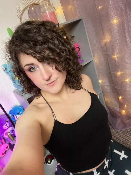 Nerdy emo girl alert ✌️🖤 by ashleyymaeve