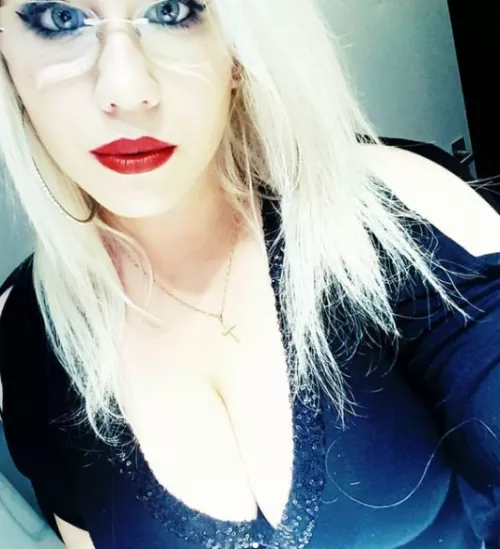 Nerdy yet hot by trsk123