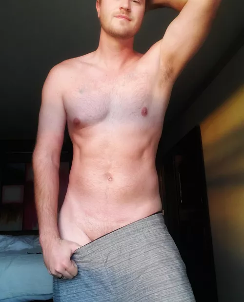 Never let good morning light go unused when you're in a hotel room! Also, I really need some new poses 🤔 by ferda_snipes2