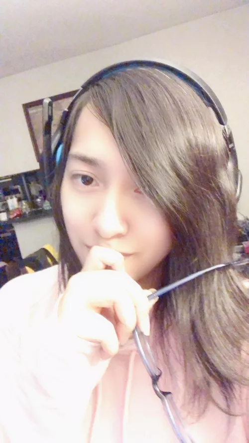 Never though I’d get to a point to where I can say I’m finally comfortable with my body, (I was scrolling through my phone) by Serena_Wintertail