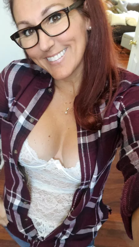 Never underestimate what's under a flannel shirt [f,49] by MILFMONIEMANDYMAJORS