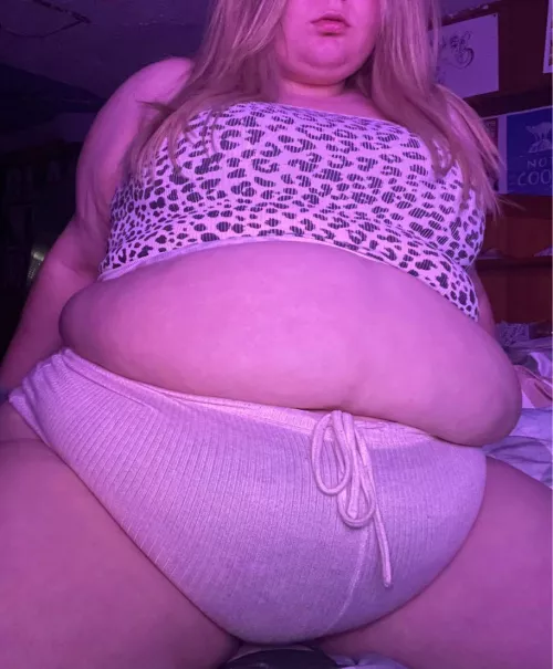 New account u/PlushBarbiexoxo to follow my 2022 weight gain. CW: 344, GW: 420. Here’s another picture for your troubles :) by Sea_Sprinkles664