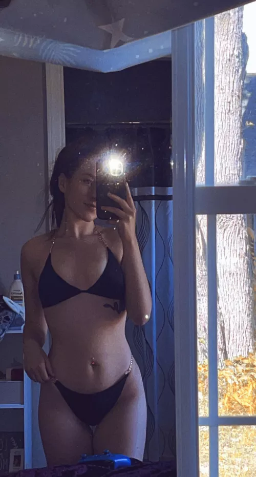 New chain bikini in this hour glass figure;) by onlyfanskiki_babe3