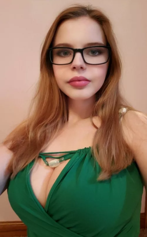 new here what do think 💋f20 by chayes123098