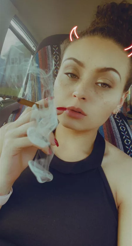 New here, who wants to smoke? ❤️ by msaquafina96