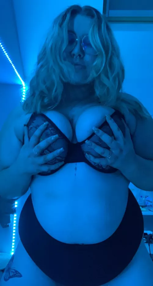 New lace bra for Christmas.. nipple bars are also Christmas themed🎄😉🌶 by eimearfitzp