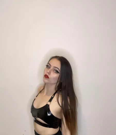 New latex bra 😈🖤 by daffolionn