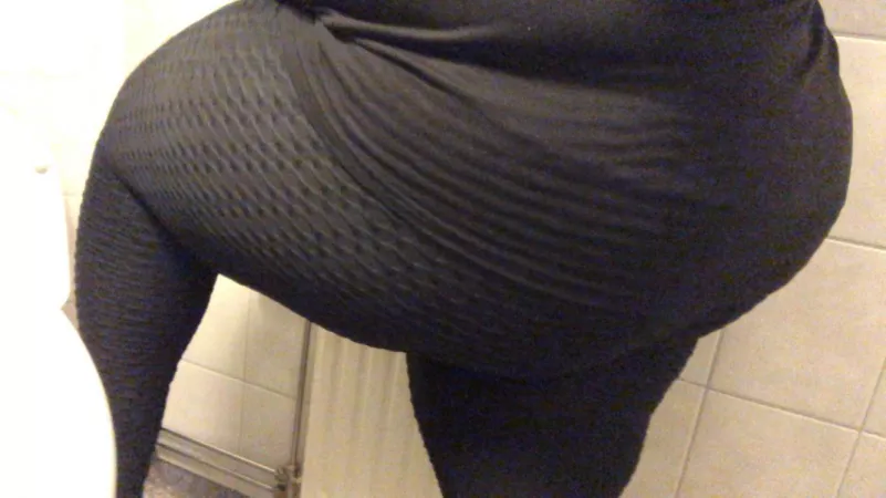 New leggings does it make my ass look sexy? 😘 by ughscrewreddit