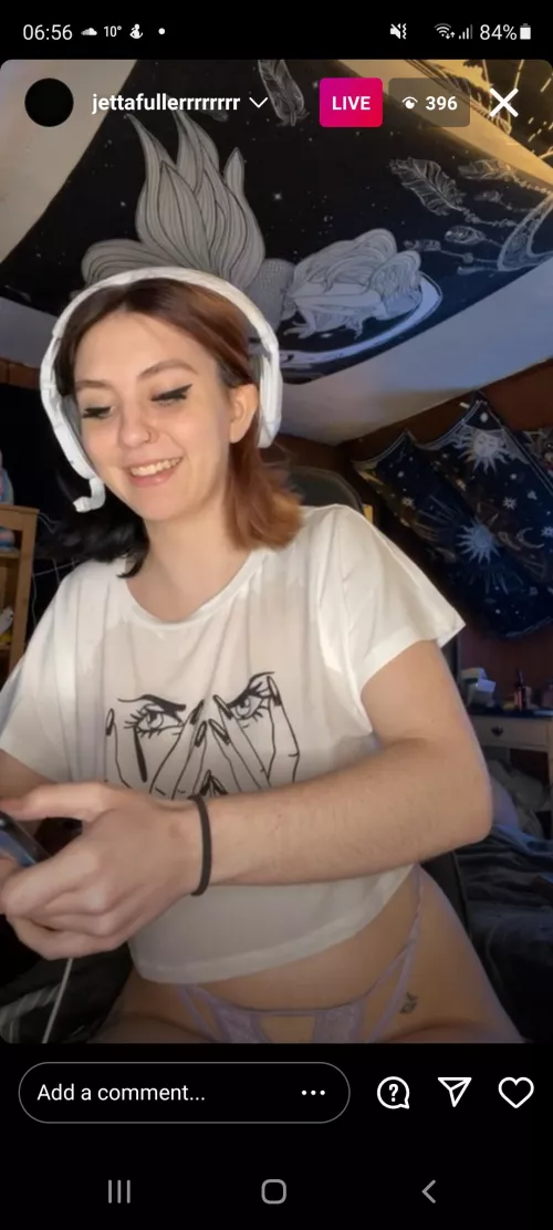 New link for her live by boreddaduk