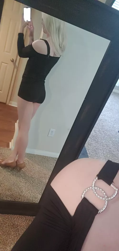 New outfit... I think I like it a lot 😄 what do you think? by hiya-im-allie