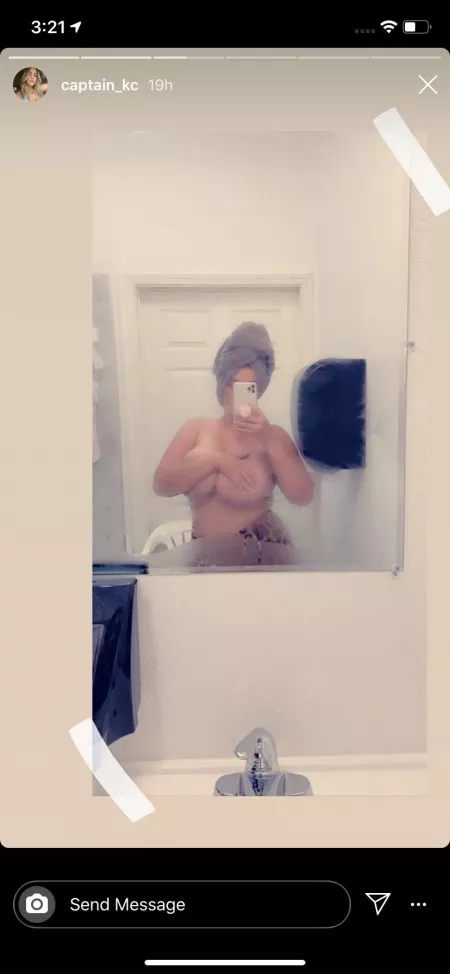 New picture from her IG story by pat52210