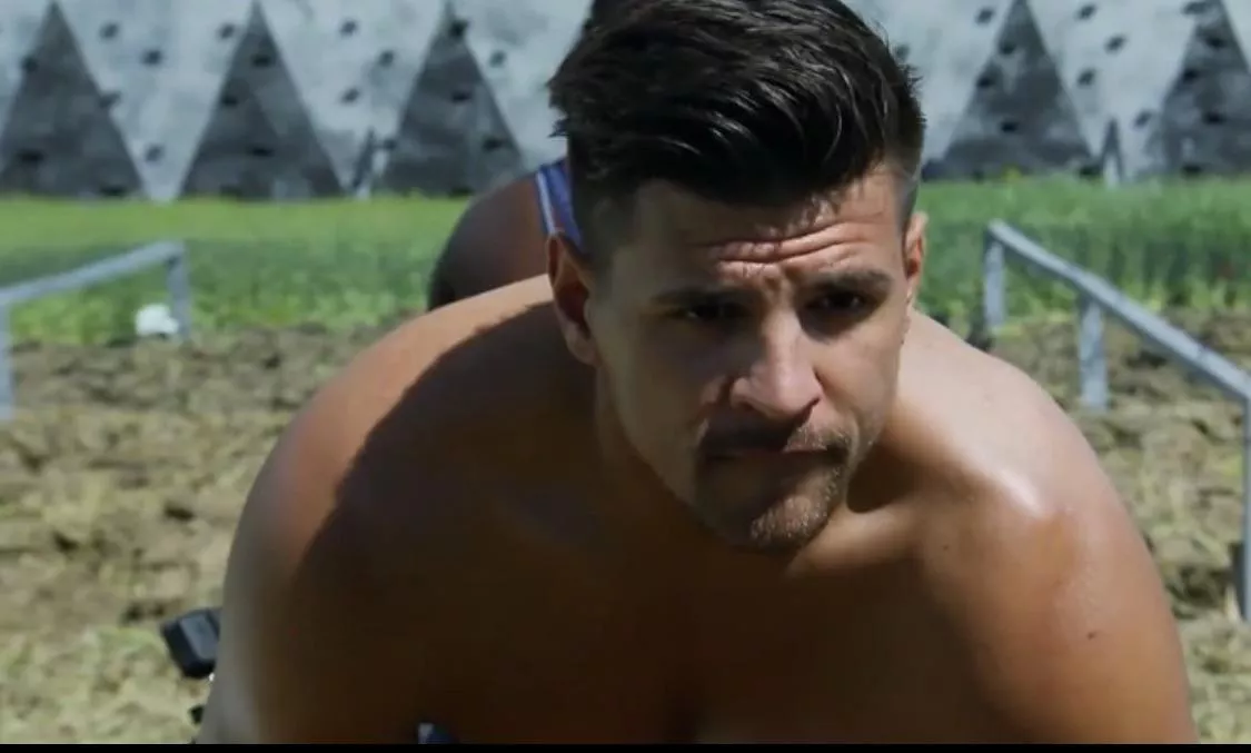 New promo pic of Fessy on the challenge giving off bottom vibes posted by afh33