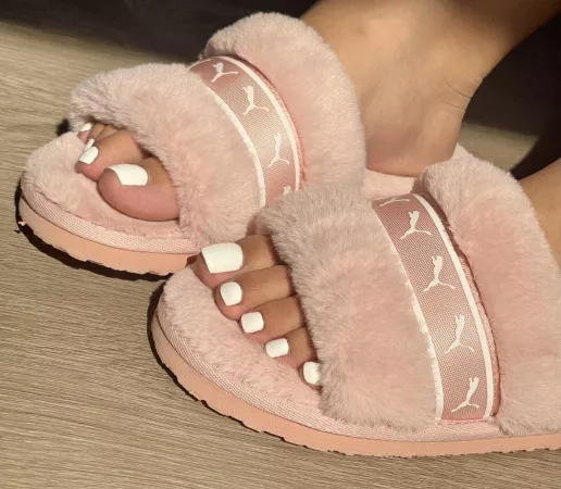 New slides and a fresh pedicure by Whydidhehavetodothat