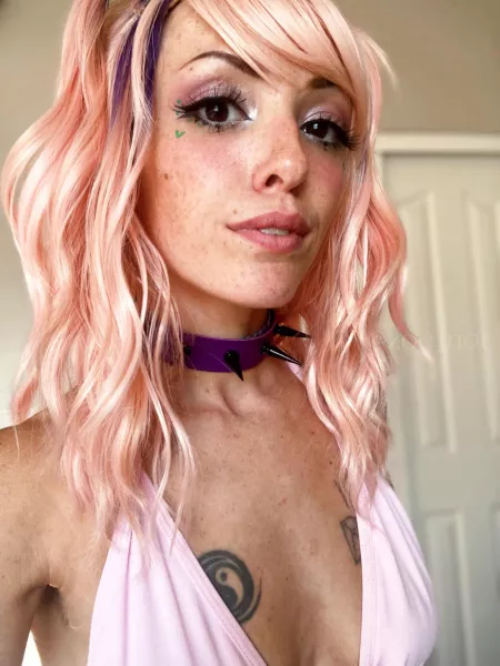 New spikey 💜 by Zoe_Riot