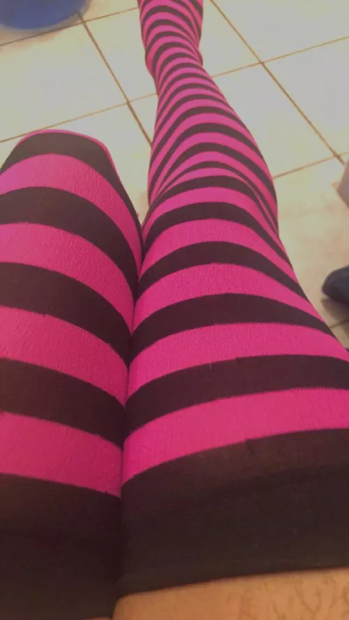 New thigh highs I love them already :3 by idekoklol