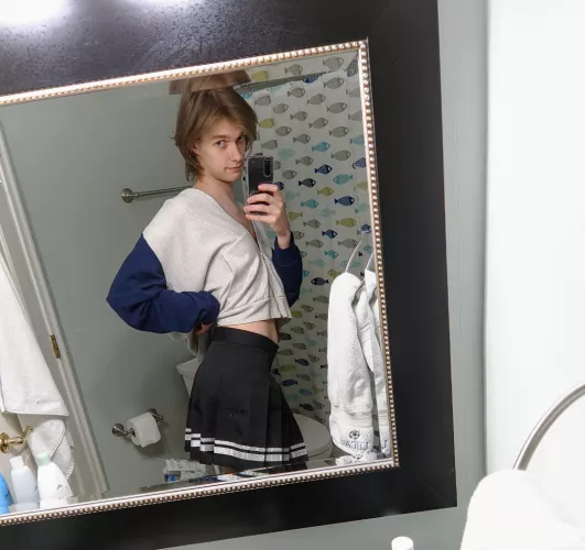 New to exploring my femboy side 🙈 would I look okay in a crop top? by AggravatingBag7615