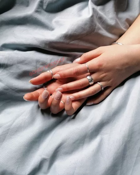 New week, new nails 😍 I love how sparkly these are when I move by DaisyWoodsOF