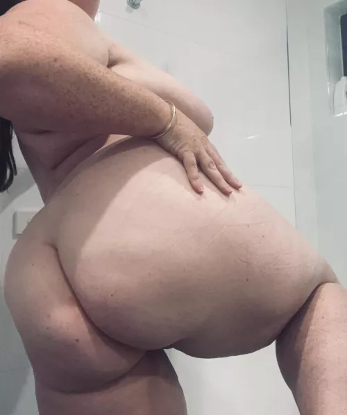 New year, same fat arse 🖤 by mumma-bat