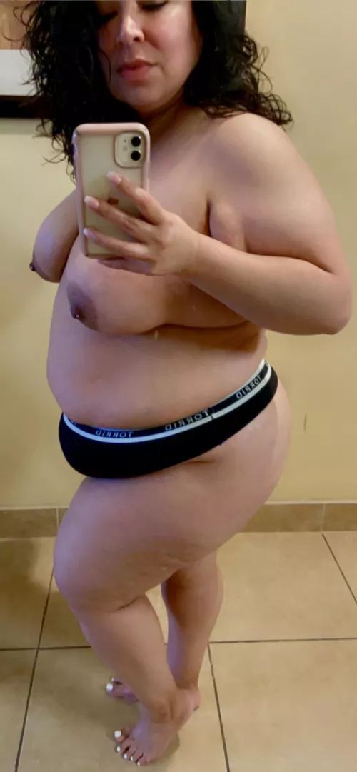 Newbie 👋🏼 by RealCurves21