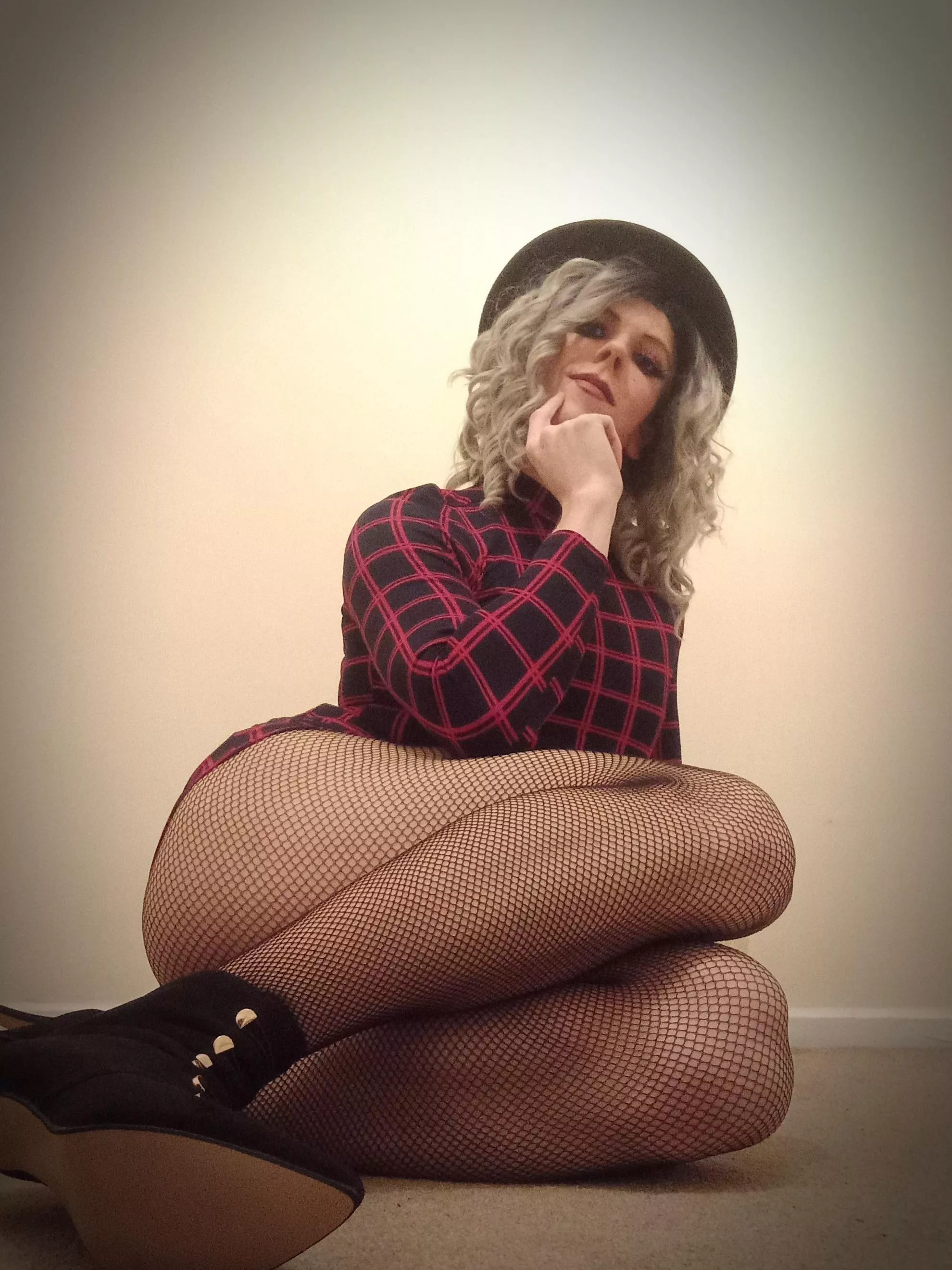 New(ish) look, thoughts? 🖤🙈 posted by LaylaWitzen