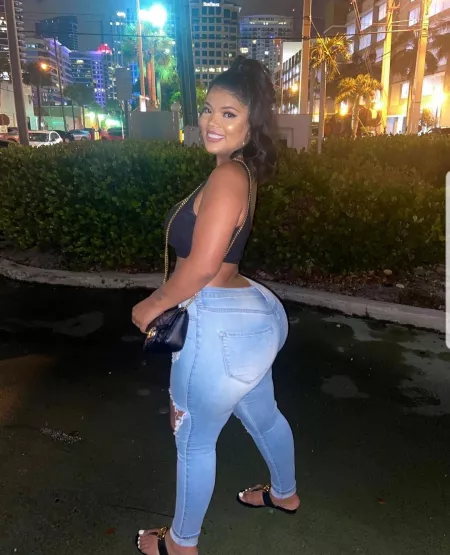 Nice and round Jean's by [deleted]