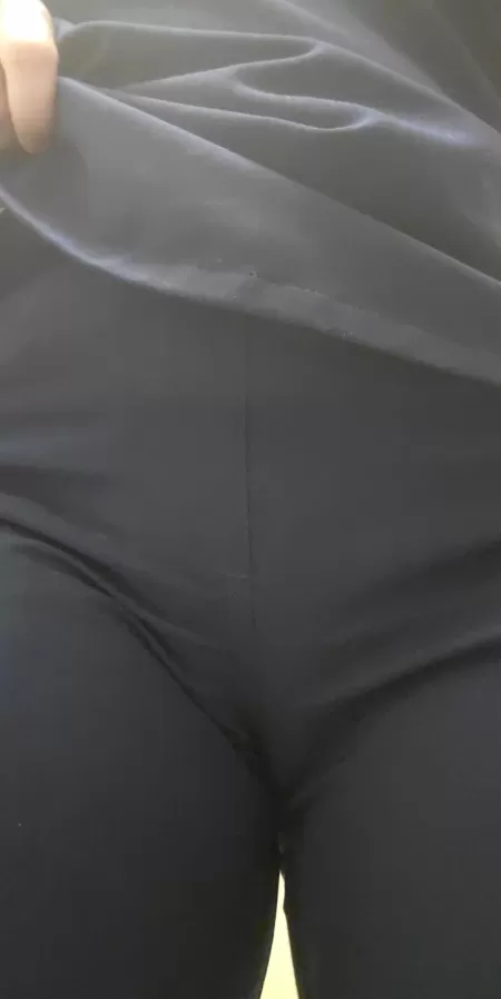 Nice and sticky under here by Honey08bee