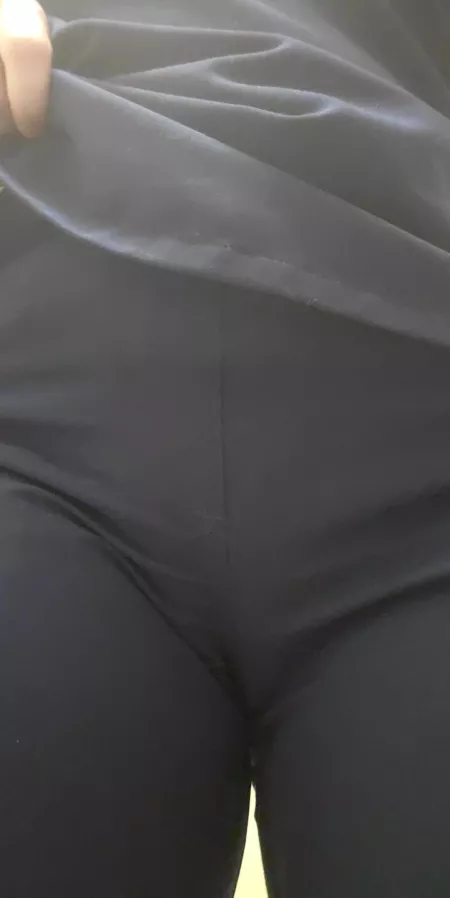 Nice and sticky under here by Honey08bee