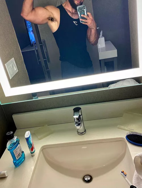 Nice and sweaty after gym, who’d like their face buried in my sweaty pit? by Manthonyjock13