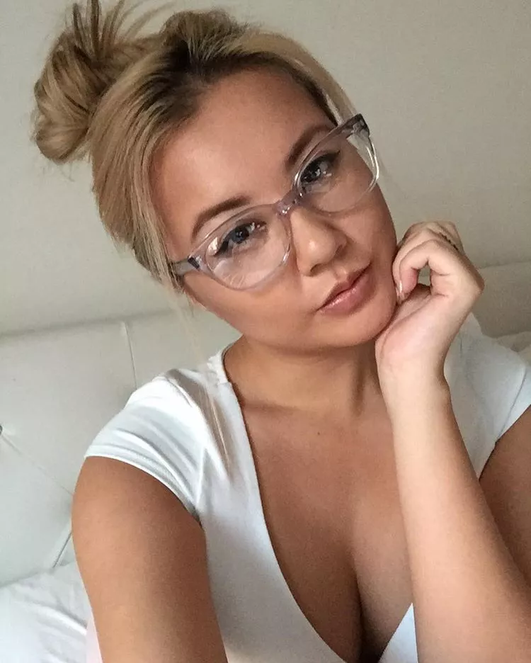 Nice Glasses posted by everydaysexy21