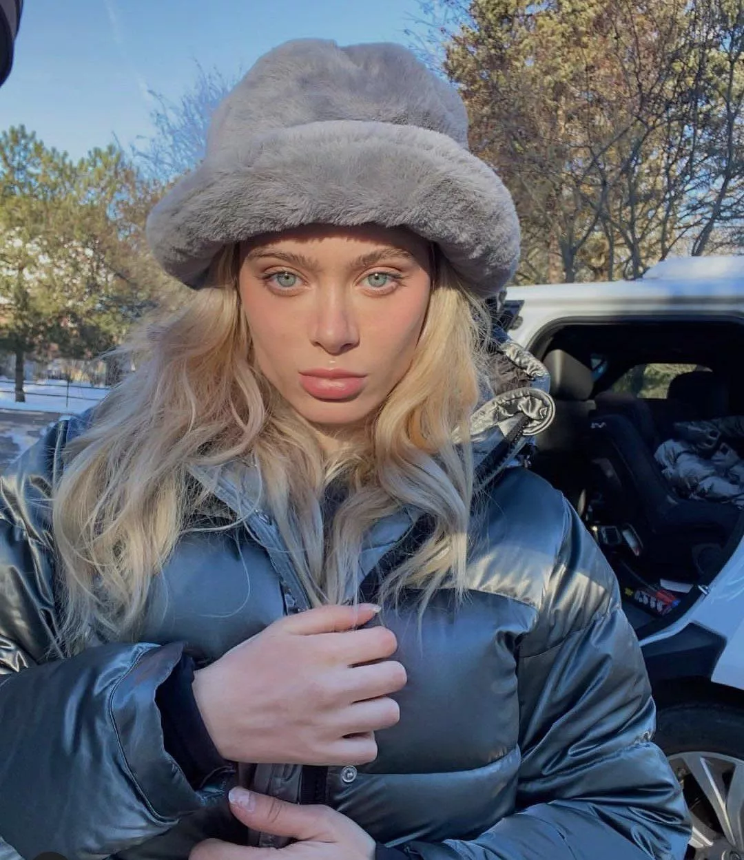 Nice hat Lana posted by Adventurous_Drama824