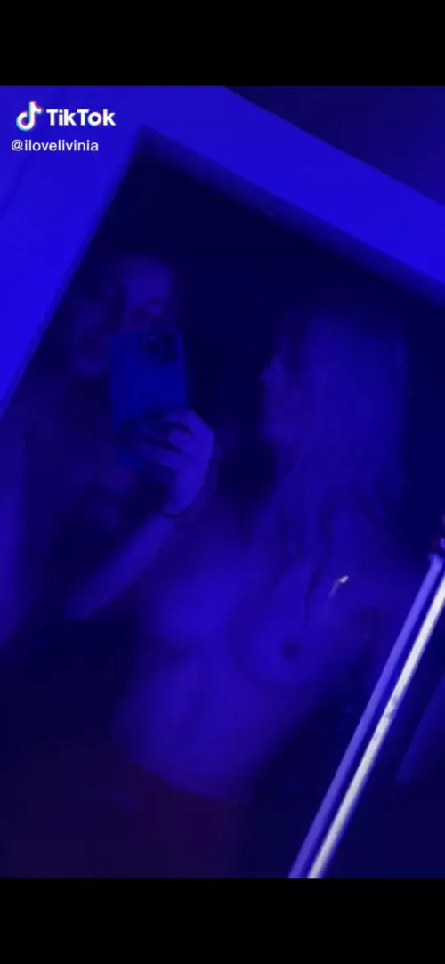 Nice light show @ilovelivinia by CourageOpening