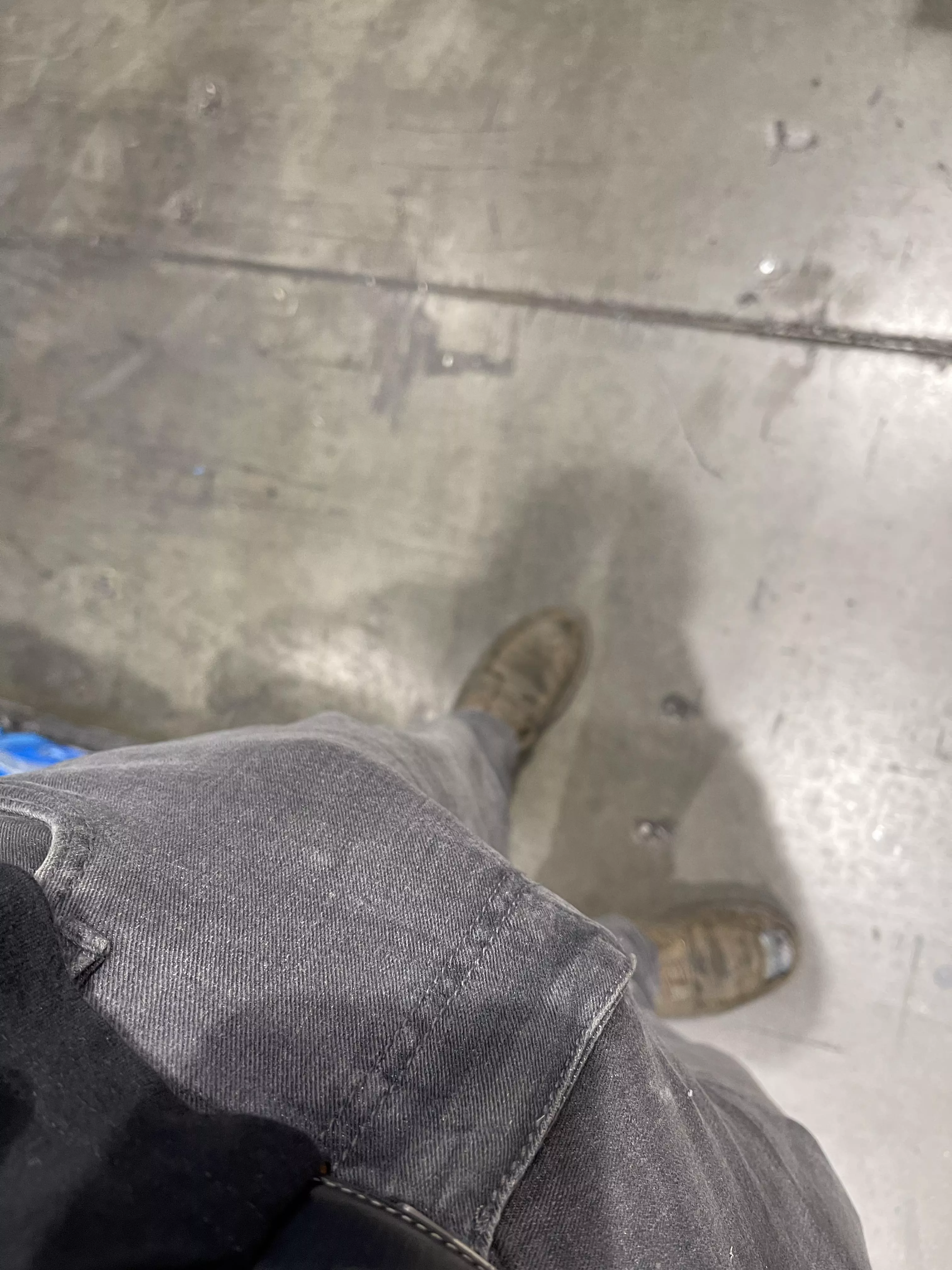 Nice little bulge while at work posted by Hajilelijah