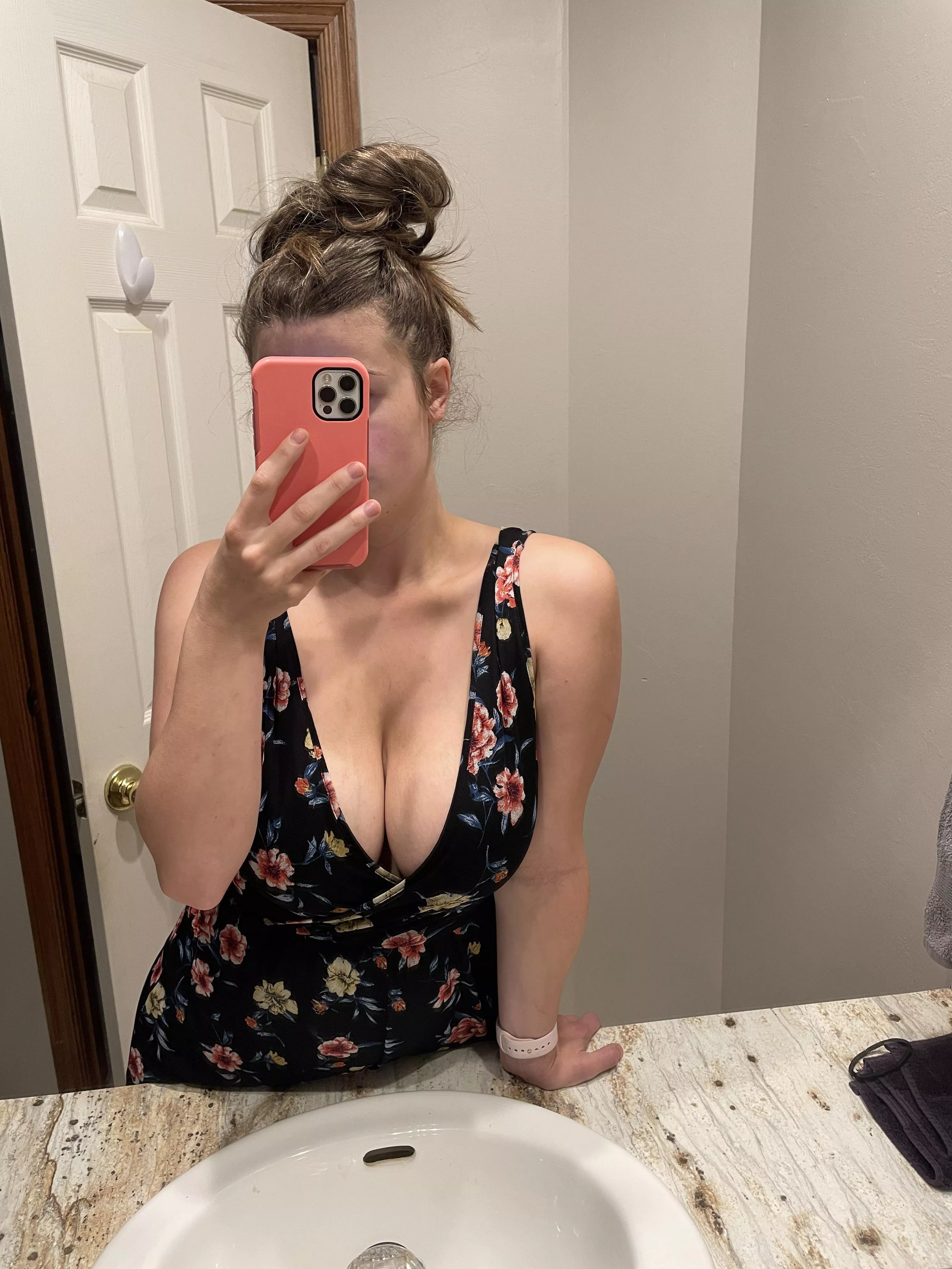 No bra, no panties. Hoping for a breezy day today 😘 posted by Victoriaskyxoxo