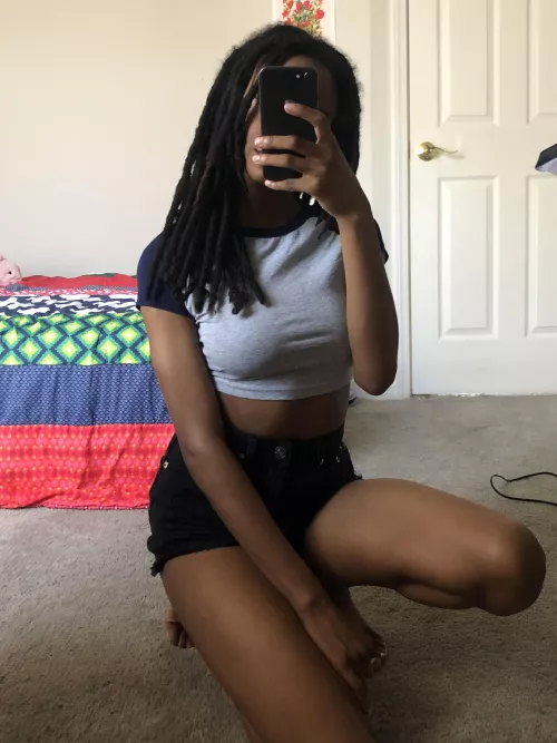 No bra, no problem by lazybabyJ