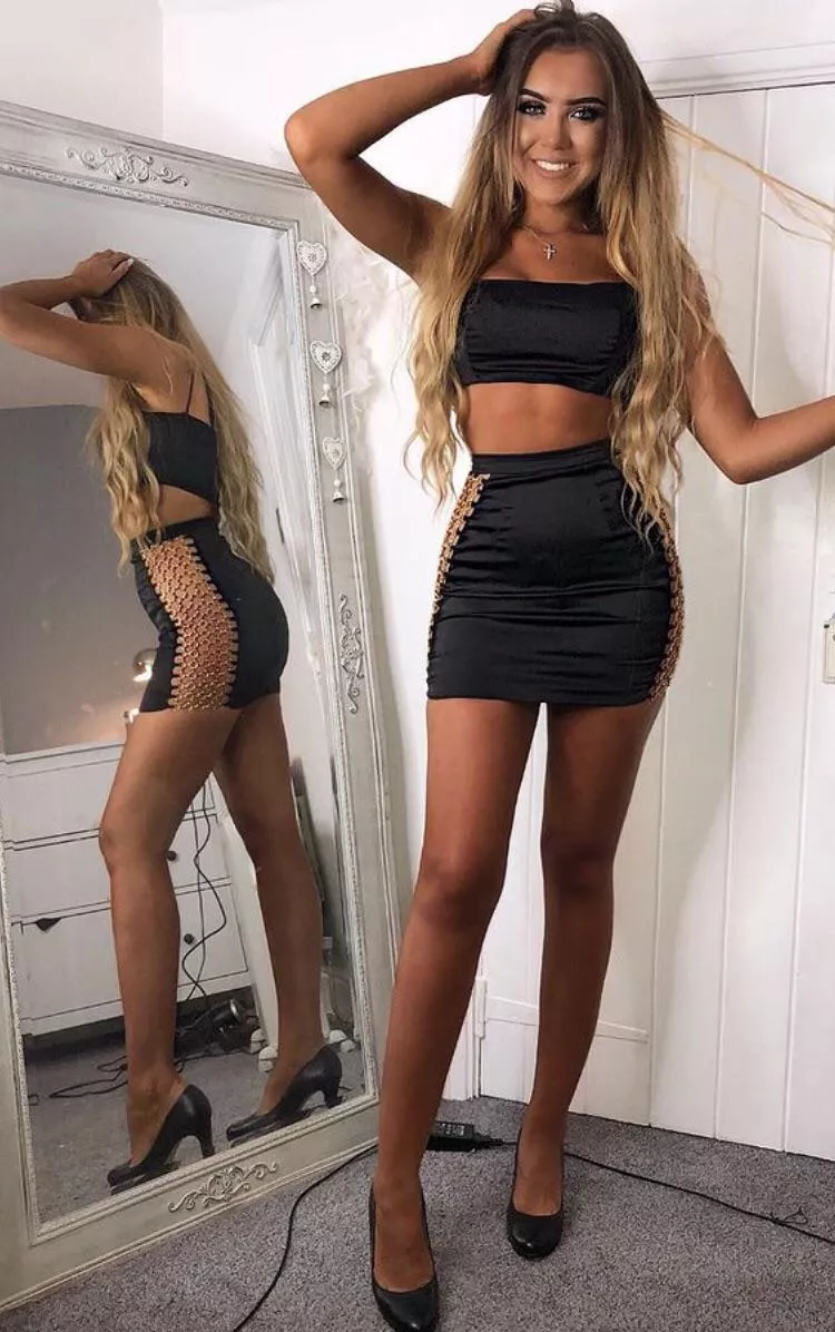 No knickers for this blonde 😈 posted by HemleyStatin