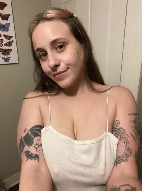 No makeup and no bra, how I like to be by hunnyymustarddx