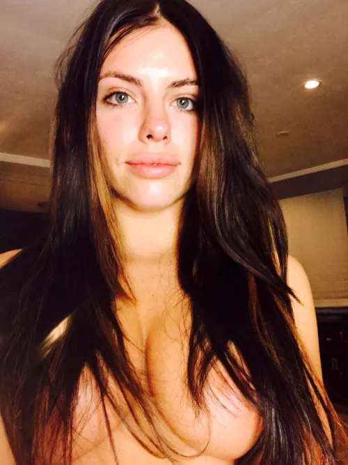 No make-up look by V1704