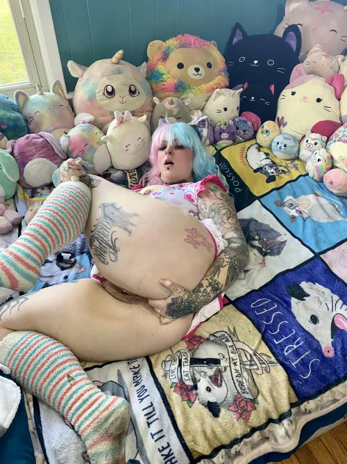 No one to play with, guess I’ll just play with myself 🐱 by Kittywolfwolf