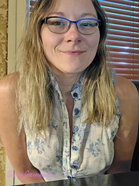 No one wears bras on Sundays, right? by SexyJammiescpl