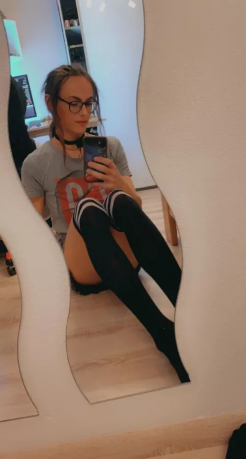 No peeking 🙈😉 by Andr3wguy