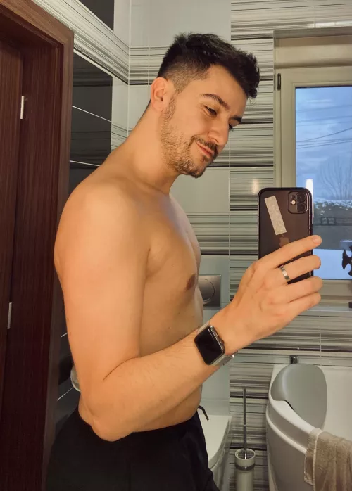 No shame in a little Christmas weight gain! Hope you’re all ready for NY! by Old-Abbreviations728