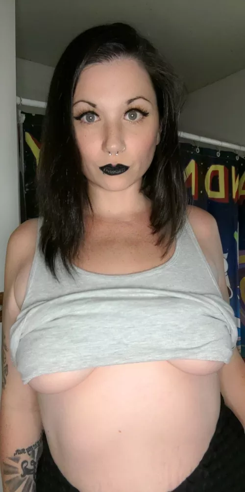 Nobody likes Monday's, but everyone loves titties, right? by wetrosiex